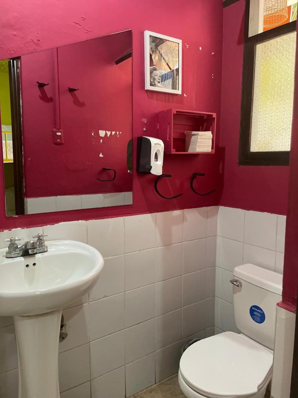 Why Not Hotel Antigua Ngoại thất bức ảnh